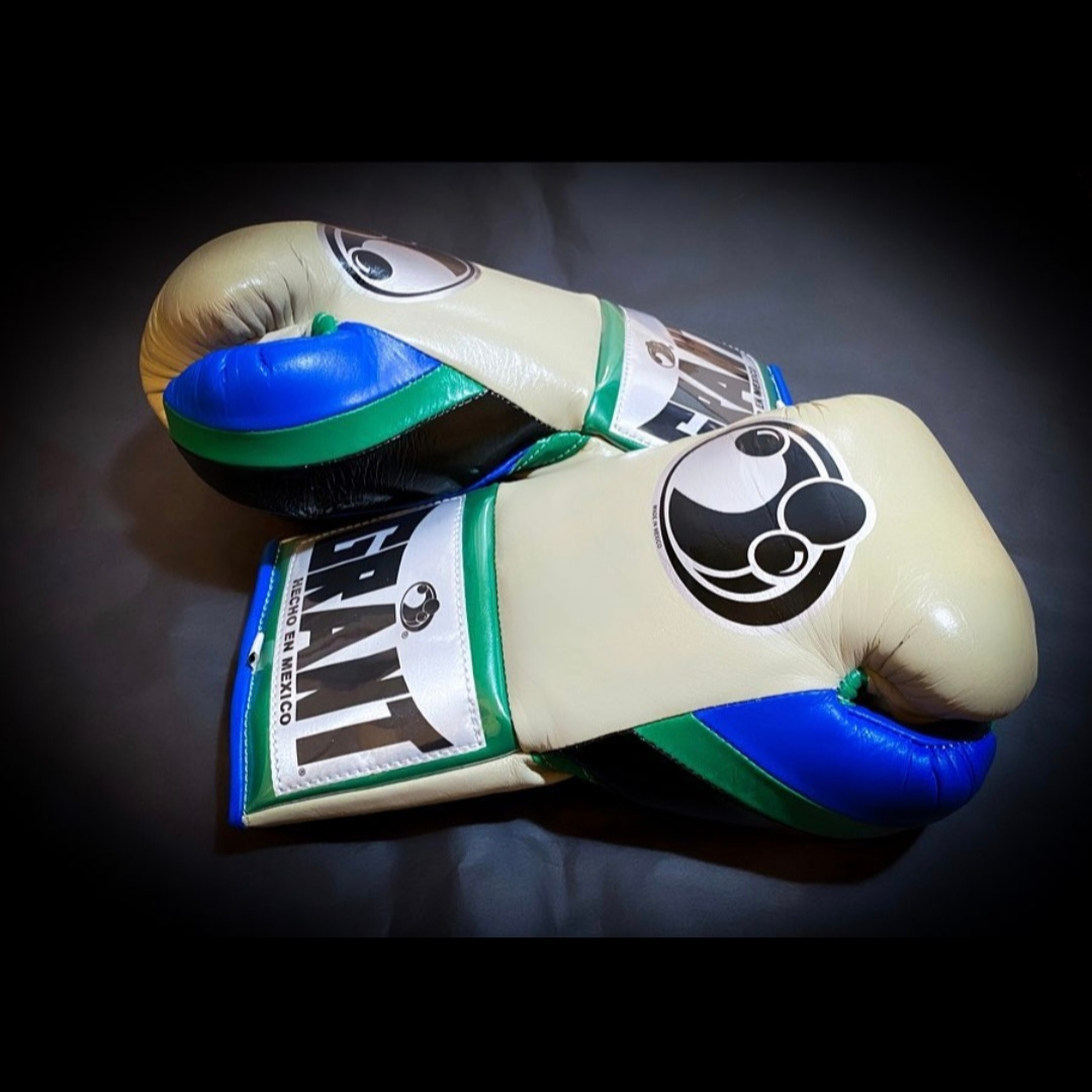 boxinggloves #boxing #boxingtraining #boxinglife #boxinggym #boxingworkout #mma #boxingday #boxingworld #kickboxing #muaythai #fitness #boxingcoach #boxinghype #boxingnews #ufc #boxeo #boxingdrills #boxinglifestyle #boxingclub #boxinggirl #boxingfitness #gloves #boxingfans #boxingislife #training #gym #boxingheads #boxingfamily #martialarts