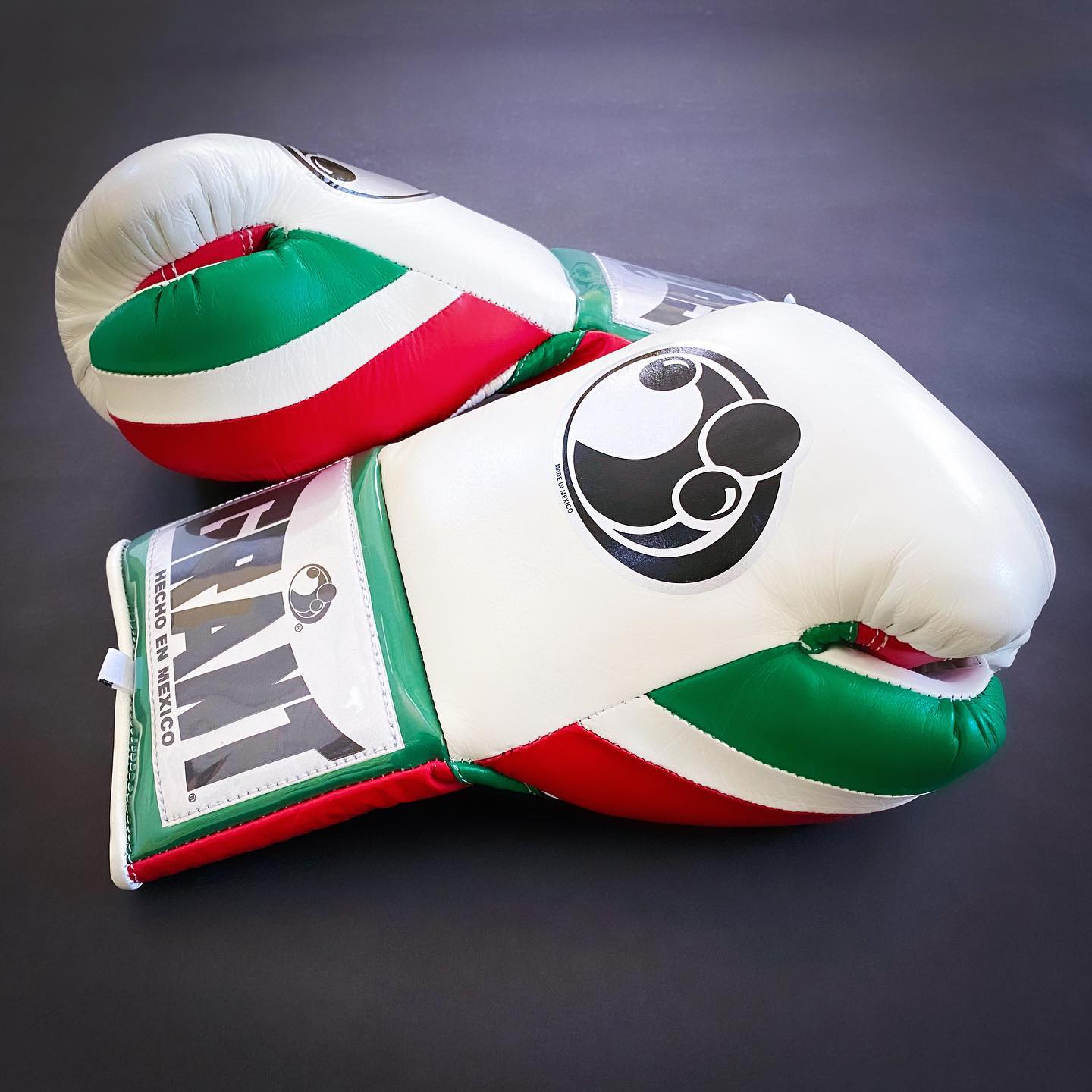 boxinggloves #boxing #boxingtraining #boxinglife #boxinggym #boxingworkout #mma #boxingday #boxingworld #kickboxing #muaythai #fitness #boxingcoach #boxinghype #boxingnews #ufc #boxeo #boxingdrills #boxinglifestyle #boxingclub #boxinggirl #boxingfitness #gloves #boxingfans #boxingislife #training #gym #boxingheads #boxingfamily #martialarts