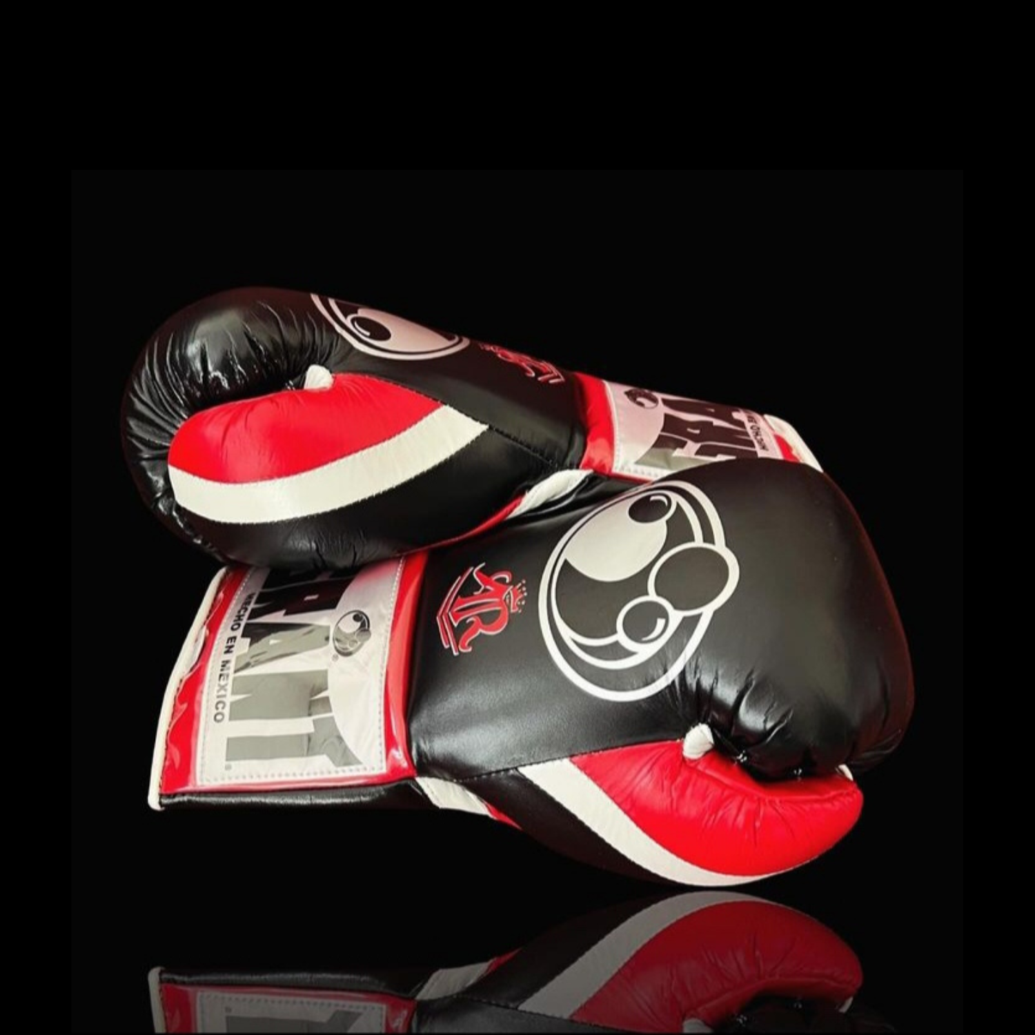 boxinggloves #boxing #boxingtraining #boxinglife #boxinggym #boxingworkout #mma #boxingday #boxingworld #kickboxing #muaythai #fitness #boxingcoach #boxinghype #boxingnews #ufc #boxeo #boxingdrills #boxinglifestyle #boxingclub #boxinggirl #boxingfitness #gloves #boxingfans #boxingislife #training #gym #boxingheads #boxingfamily #martialarts