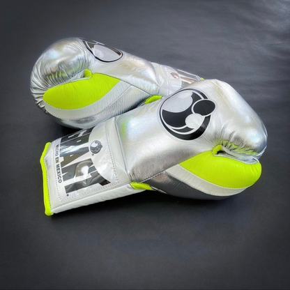 Customize your GRANT boxing gloves for the perfect gift! High-quality replica gloves, ideal for sparring and long training sessions. Features professional-grade construction, perfect fit, enhanced impact protection, ventilation technology, and secure closure. Available in various sizes and colors. Suitable for all levels of training and competition.