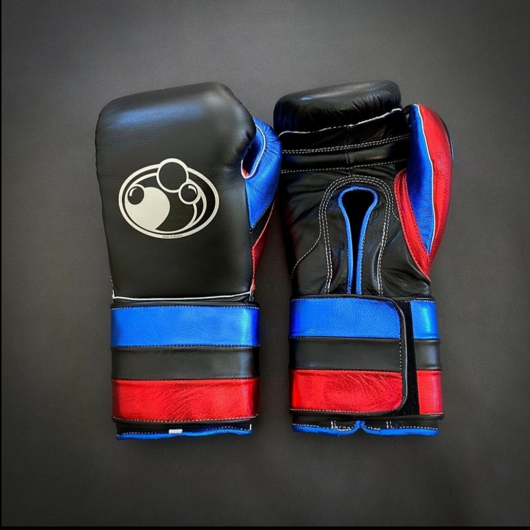 Customize your GRANT boxing gloves for the perfect gift! High-quality replica gloves, ideal for sparring and long training sessions. Features professional-grade construction, perfect fit, enhanced impact protection, ventilation technology, and secure closure. Available in various sizes and colors. Suitable for all levels of training and competition.