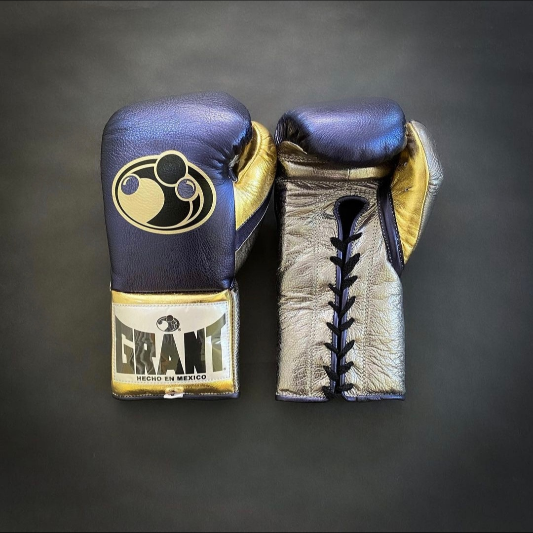 Customize your GRANT boxing gloves for the perfect gift! High-quality replica gloves, ideal for sparring and long training sessions. Features professional-grade construction, perfect fit, enhanced impact protection, ventilation technology, and secure closure. Available in various sizes and colors. Suitable for all levels of training and competition.