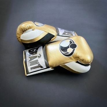 Customize your GRANT boxing gloves for the perfect gift! High-quality replica gloves, ideal for sparring and long training sessions. Features professional-grade construction, perfect fit, enhanced impact protection, ventilation technology, and secure closure. Available in various sizes and colors. Suitable for all levels of training and competition.