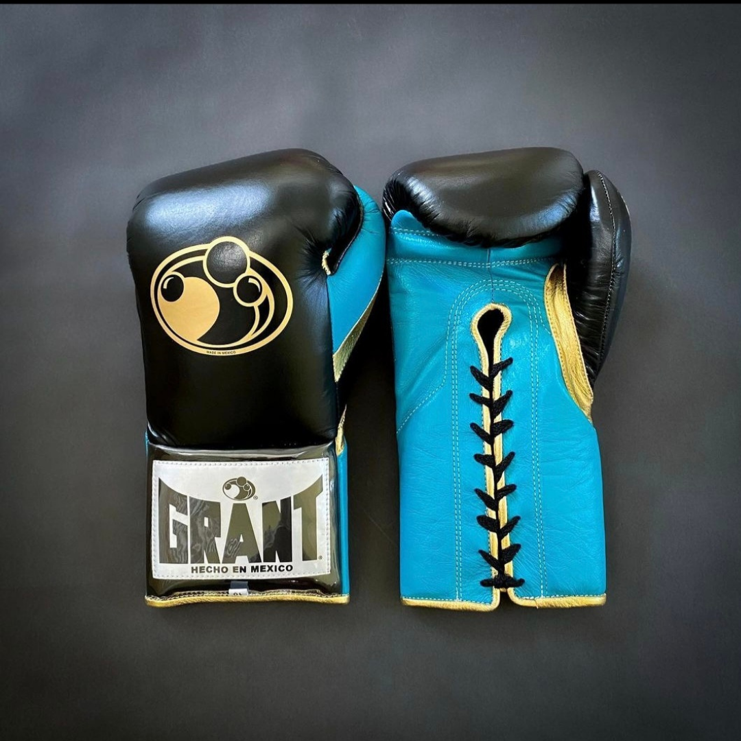 Customize your GRANT boxing gloves for the perfect gift! High-quality replica gloves, ideal for sparring and long training sessions. Features professional-grade construction, perfect fit, enhanced impact protection, ventilation technology, and secure closure. Available in various sizes and colors. Suitable for all levels of training and competition.