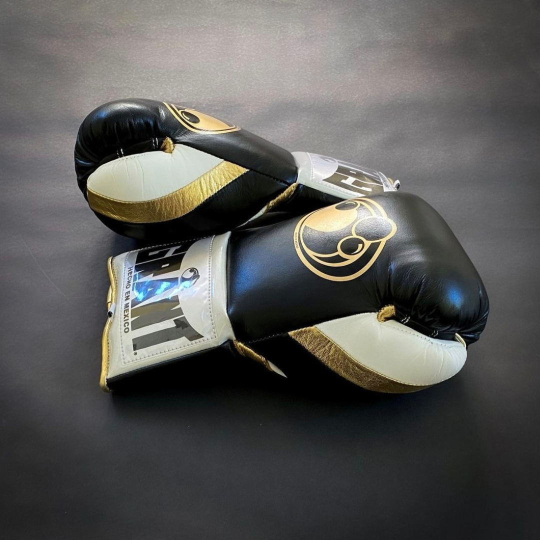 &nbsp;<span style="font-size: 0.875rem;">Customize your GRANT boxing gloves for the perfect gift! High-quality replica gloves, ideal for sparring and long training sessions. Features professional-grade construction, perfect fit, enhanced impact protection, ventilation technology, and secure closure. Available in various sizes and colors. Suitable for all levels of training and competition.</span>