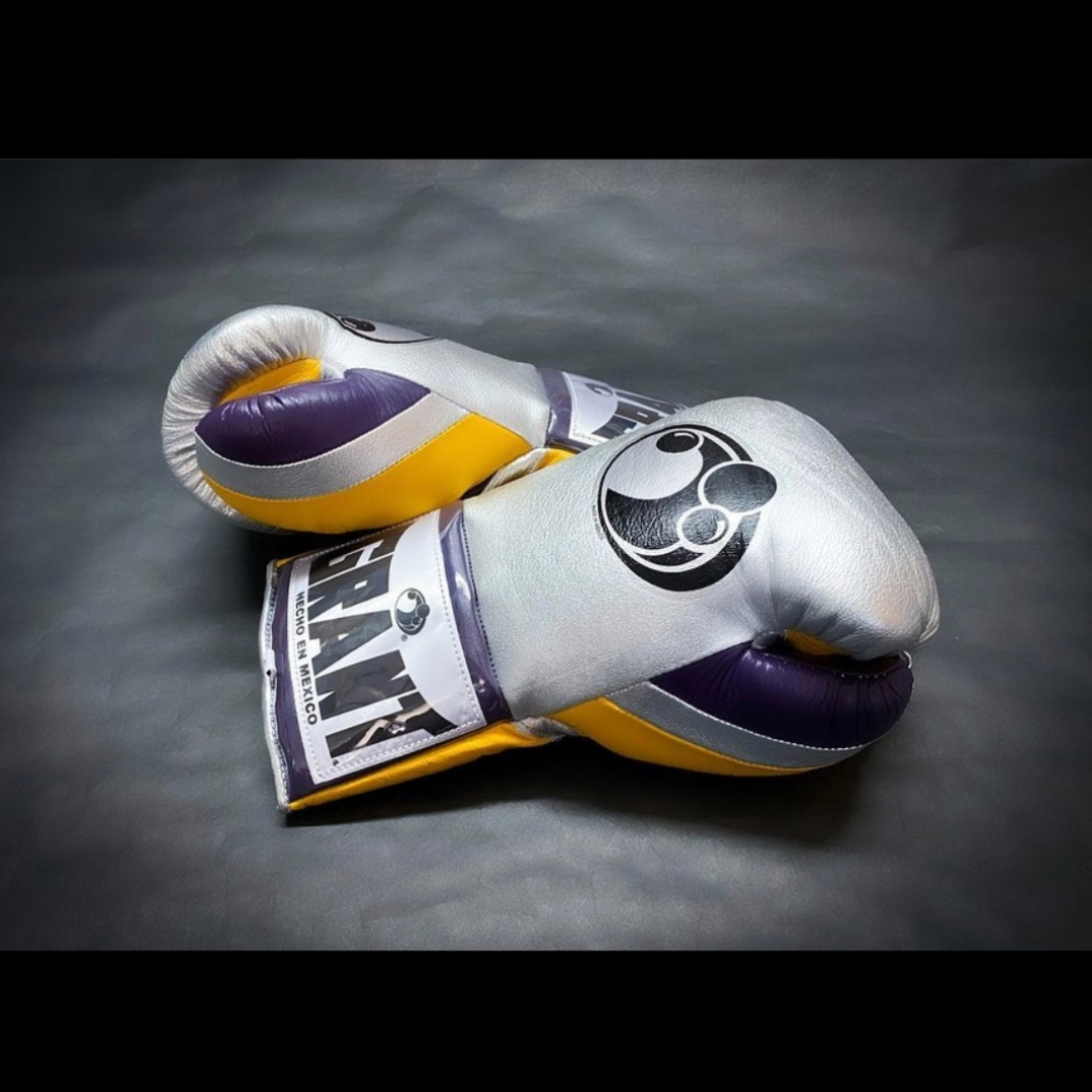 &nbsp;<span style="font-size: 0.875rem;">Customize your GRANT boxing gloves for the perfect gift! High-quality replica gloves, ideal for sparring and long training sessions. Features professional-grade construction, perfect fit, enhanced impact protection, ventilation technology, and secure closure. Available in various sizes and colors. Suitable for all levels of training and competition.</span>