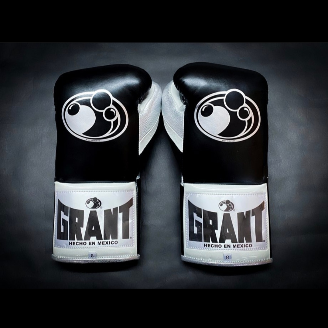 Customize your GRANT boxing gloves for the perfect gift! High-quality replica gloves, ideal for sparring and long training sessions. Features professional-grade construction, perfect fit, enhanced impact protection, ventilation technology, and secure closure. Available in various sizes and colors. Suitable for all levels of training and competition.